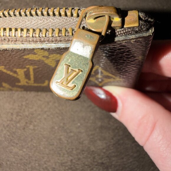 Louis Vuitton Monogram Key Pouch - Picture 3 of 7